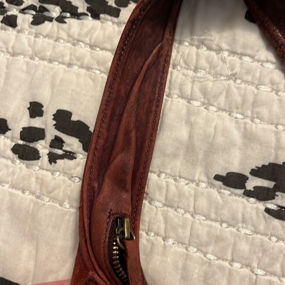 Gorgeous cranberry leather and suede purse - Picture 3 of 9